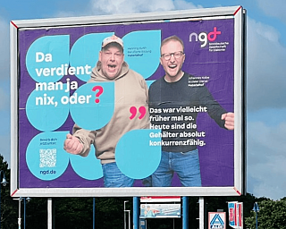Plakat mit zwei Männern, die für soziale Berufe werben.