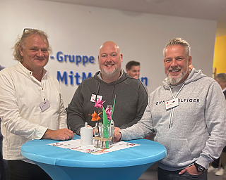 Drei Kollegen an einem Tisch